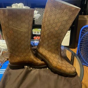 Gucci rain boots worn a couple time in perfect condition